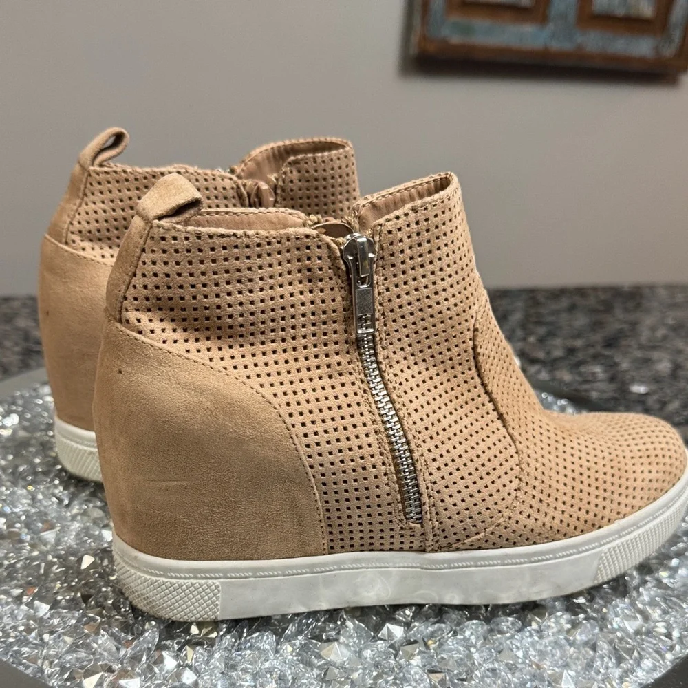 Brash Tan Perforated Wedge Sneakers EUC 7.5